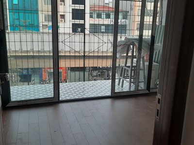 Cho thuê căn hộ tập thể tầng 5 phố yên lãng, láng hạ, 2 ngủ,1 wc, điện nước giá dân 4