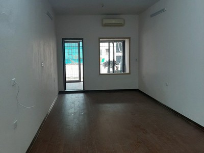 Cho thuê căn hộ tập thể tầng 5 phố yên lãng, láng hạ, 2 ngủ,1 wc, điện nước giá dân 0