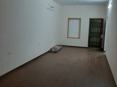 Cho thuê căn hộ tập thể tầng 5 phố yên lãng, láng hạ, 2 ngủ,1 wc, điện nước giá dân 1