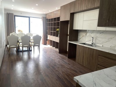 Bán  nhà phùng chí kiên phân lô, gara 7 chỗ thang máy 52m 6 tầng 15.2tỷ 2