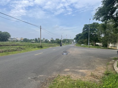 Nhượng 10,000 m2 shr 960 odt đất nhà hàng ngay phố chợ long điền giá 5tr/m2 1
