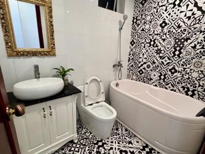 Hoàng hoa thám 15.5 tỷ ba đình. diện tích 45 mét vuông. mặt tiền 5 mét. nhà xây 5 tầng.  thang máy. 4