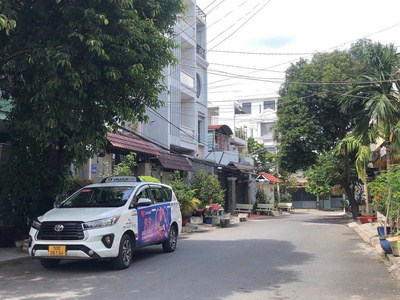 Ngộp lắm rồi hẻm xe hơi 440 thống nhất gò vấp 5 tầng 4pn 1