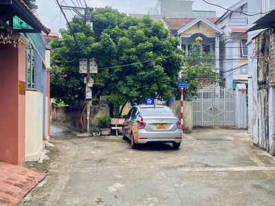 Thạch bàn long biên 35 m , 5 tầng - lô góc - dân xây - ô tô đỗ cửa - tặng full nội thất - h.i.ế.m - 0
