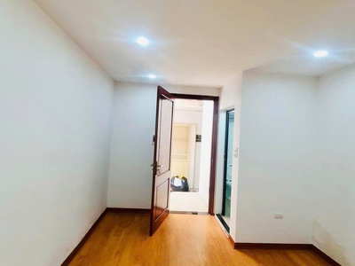 Bán tập thể tầng 3 nguyễn chí thanh, căn studio 1 ngủ khép kín đẹp sẵn ở ngay 1