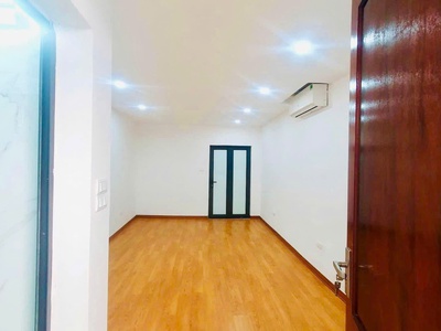 Bán tập thể tầng 3 nguyễn chí thanh, căn studio 1 ngủ khép kín đẹp sẵn ở ngay 0