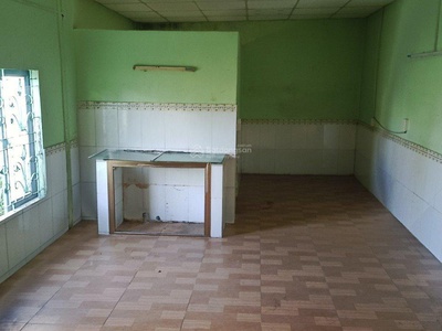 Cho thuê mb có 2 sân rộng rãi bình chánh, dt 285,7m2, điện nước riêng, 2pn, 1 bếp, 1wc 2