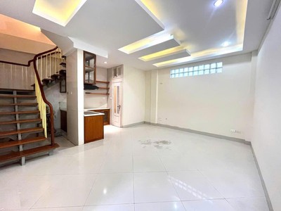 Hoàng hoa thám - ba đình- ngõ thông -an sinh đỉnh- ở ngay- nhỉnh 6 tỷ 1