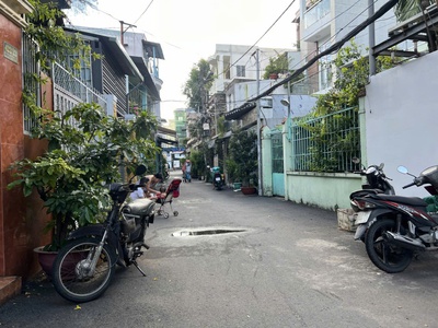 Bán nhà gò vấp- quang trung, 65m2   4 16.5m , nhà 2 tầng, hxh, ngay vincom,2 mặt hẻm, 5.85t 2