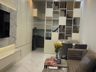  đống đa - nhỉnh 5 tỷ- gần phố - nhà đẹp - full nội thất sịn - ở luôn      ngõ toàn thắng 1