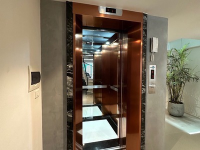 Võ chí công -tây hồ, n.hà 54m2 x5 tầng, mặt ngõ kinh doanh ,thang máy nhập khẩu, ô tô vào nhà 4