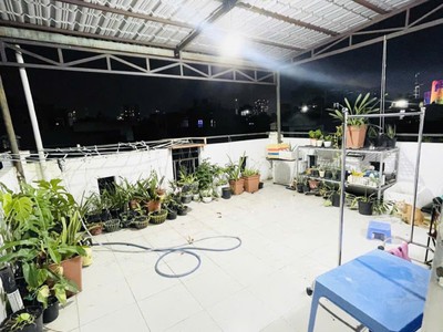 Q4 tôn thất thuyết 2  căn ra mặt tiền nhà xây chắc chắn 4 tầng, 2 phút tới q1 gần đh nguyễn tất 3