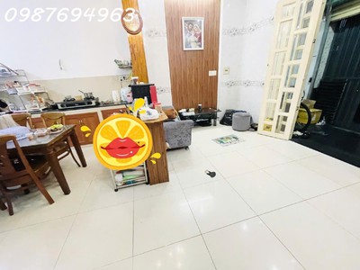 Q4 tôn thất thuyết 2  căn ra mặt tiền nhà xây chắc chắn 4 tầng, 2 phút tới q1 gần đh nguyễn tất 0