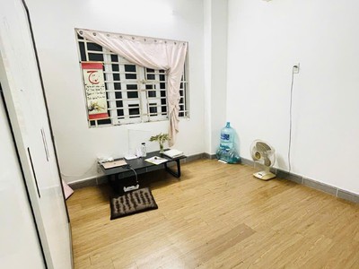 Q4 tôn thất thuyết 2  căn ra mặt tiền nhà xây chắc chắn 4 tầng, 2 phút tới q1 gần đh nguyễn tất 2
