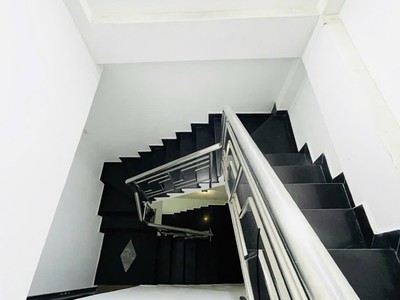 Q4 tôn thất thuyết 2  căn ra mặt tiền nhà xây chắc chắn 4 tầng, 2 phút tới q1 gần đh nguyễn tất 1