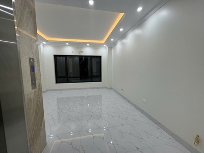 Bán nhà  xinh ngọc lâm 36m2 thang máy  nhỉnh 10 tỷ  ô tô vào nhà- kinh doanh sầm uất. 2