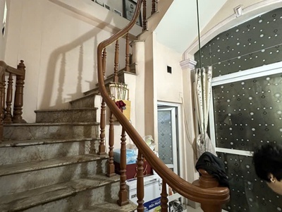 Bán nhà ngọc lâm 42m2 nhỉnh 9 tỷ - ngõ nông  ô tô đỗ cửa- kinh doanh sầm uất   view công viên ngọc 1