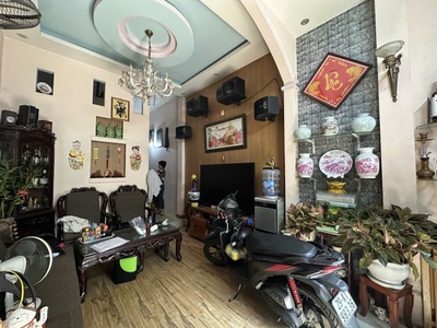 Bán nhà ngọc lâm 42m2 nhỉnh 9 tỷ - ngõ nông  ô tô đỗ cửa- kinh doanh sầm uất   view công viên ngọc 3