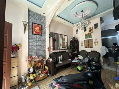 Bán nhà ngọc lâm 42m2 nhỉnh 9 tỷ - ngõ nông  ô tô đỗ cửa- kinh doanh sầm uất   view công viên ngọc 2