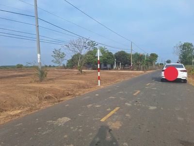 Mình lên lại lô 300m mt đường nhựa và cấp phối. 800 thổ. 8 sào. láng dài. đất đỏ. 4