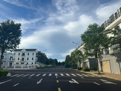 Bán shophouse có sổ, view đẹp, đường 24m thông thoáng 6