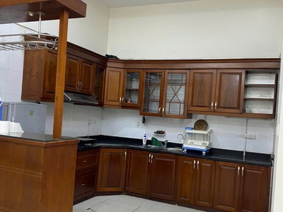 Cho thuê nhà mặt tiền 6m, 120m2, 4 tầng, 4 phòng ngủ, có gara ô tô 1