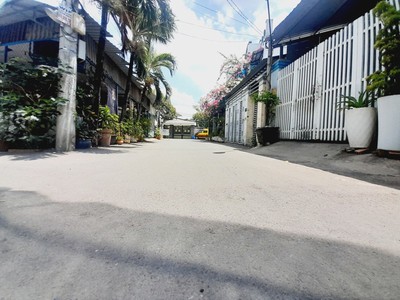 Bán gấp nhà hxh đường hiệp bình chánh, gần phạm văn đồng, giá 5.5 tỷ 0