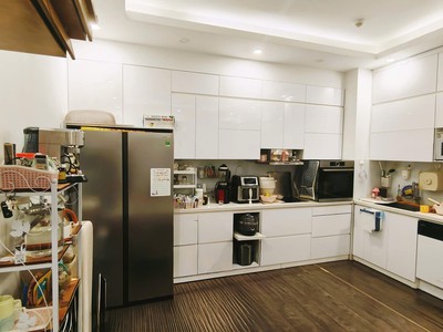 Bán căn hộ cc cầu giấy, cạnh công viên, 80m2, 2 pn, 2wc, nhỉnh 6 tỷ. 2