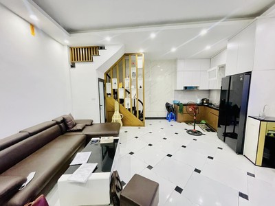 Bán nhà cao bá quát 30m, 5 tầng mặt tiền 4m 8 tỷ 0