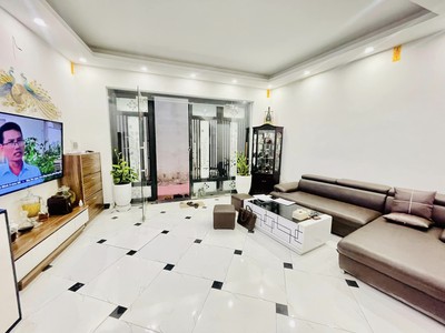 Bán nhà cao bá quát 30m, 5 tầng mặt tiền 4m 8 tỷ 1