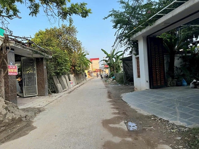 Bán đất xuân thuỵ, kiêu kỵ. 75m2   mt 4m   4,25 tỷ. ô tô thông, vào đất. 0