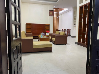Cho thuê nhà mặt tiền 6m, 120m2, 4 tầng, 4 phòng ngủ, có gara ô tô 4