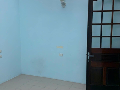 Cho thuê nhà ngõ ô tô hàm tử quan 5 t, 50m2, 7n, 5 wc, 18tr 4