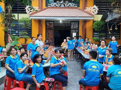 Nên lựa chọn chất liệu vải mềm mịn, co giãn tốt nhằm tạo sự thoải mái cho người mặc. 3