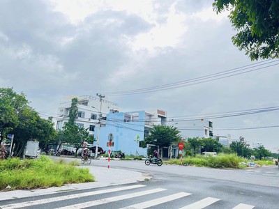 Bán Góc 2 Mặt tiền Lê Quảng Chí   10m5  và Diên Hồng  đường 33m , 2 làn   -Vị Trí kinh doanh sầm Uất 0