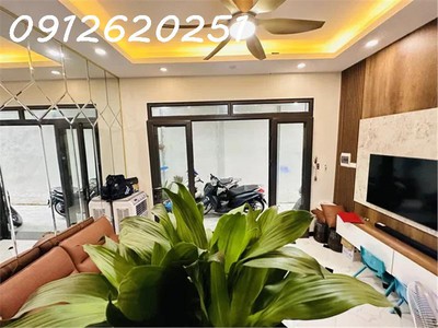 Siêu hot nhà mới phố chùa quỳnh, p. quỳnh lôi, q. hai bà trưng, 5 tầng 30m2 giá  6 tỷ 1