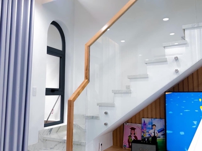 Nhà 3 tầng hẻm xe hơi 80m , quận 2   sát đường lê văn thịnh, giá nhỉnh 6 tỷ 4