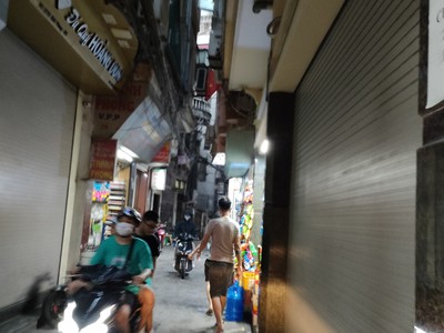 Nhà hiếm hai bà trưng còn sót mỗi căn trương định 27m, 3 tầng, mặt tiền 7.8m, 3.7 tỷ. 1