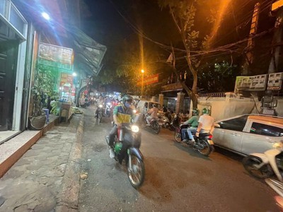 Nhỉnh tỷ có ngay nhà mặt phố mai động, 15m2, trung tâm sầm uất 0