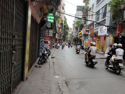 Nhà hiếm hai bà trưng còn sót mỗi căn trương định 27m, 3 tầng, mặt tiền 7.8m, 3.7 tỷ. 3