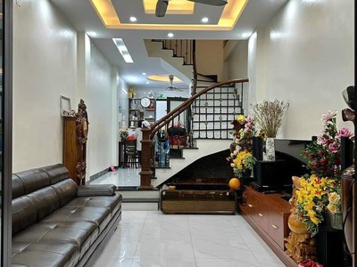 Nhà học viên tài chính - phố lê văn hiến - dt56m2 - 5 tầng , mt6m- giá 9.2 tỷ - kinh doanh- ngõ ô tô 1