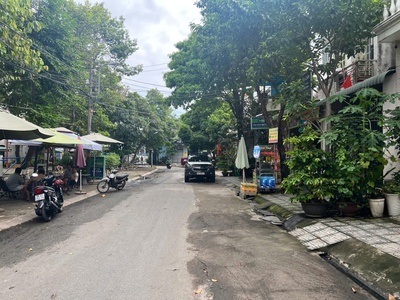 Nhà mặt tiền đường lê thị ri - thị trấn hóc môn - tiện mở công ty, văn phòng, spa..cách bệnh viện 4