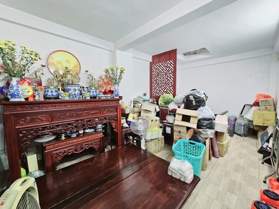 Bán nhà tại 6 tầng tại Thịnh Hào 36m2 . Ngõ to oto vào nhà , gần ngã 6 Ô chợ Dừa , Văn Miếu giá 13 t 11