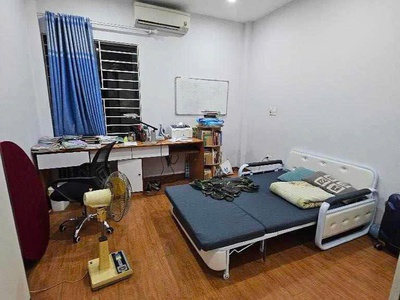 Bán nhà ngọc lâm 5 tầng thông số đẹp-phân lô vỉa hè ô tô tránh -kinh doanh -ngõ thông ô tô chạy 2
