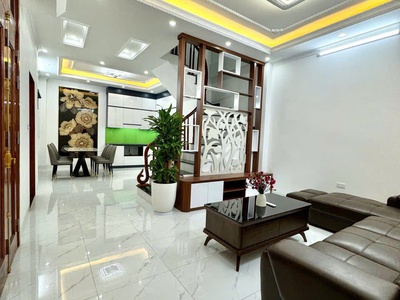 Bán nhà ngọc lâm 5 tầng thông số đẹp-phân lô vỉa hè ô tô tránh -kinh doanh -ngõ thông ô tô chạy 0