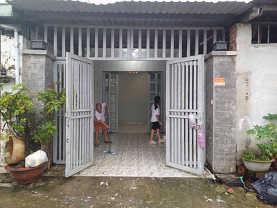 Nhà ngay nhà văn hóa thiếu nhi - hẻm xe hơi vô nhà - cách chợ hóc môn 200m - đi bộ ra siêu thị 1