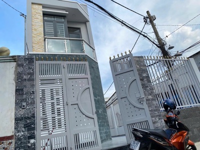 Lô góc, hẻm xe hơi, cách chợ thủ đức 500m, dts 122m2, giá chỉ 4 ty hơn. 0