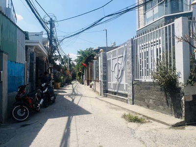 Lô góc, hẻm xe hơi, cách chợ thủ đức 500m, dts 122m2, giá chỉ 4 ty hơn. 2