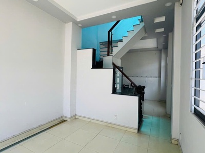 Lô góc, hẻm xe hơi, cách chợ thủ đức 500m, dts 122m2, giá chỉ 4 ty hơn. 4