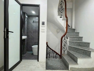 Cho thuê nhà 5 tầng, 3 ngủ ngõ ba gác phương mai - 9 triệu - ở hộ gia đình, nhóm lịch sự 4